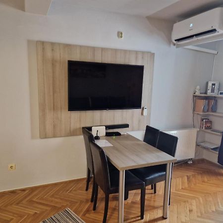 Apartment Viktor,Parking Osijek Exterior photo